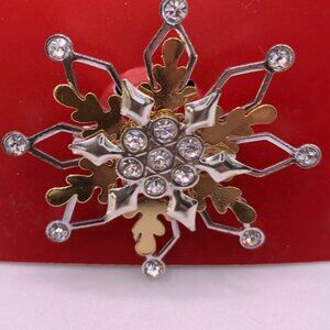TABLE & TOWER SNOWFLAKE BROOCH/PIN NWT